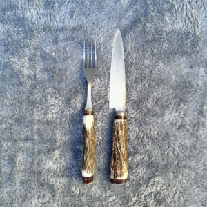 Cuchillo y Tenedor en Caja – Hoja 14 cm